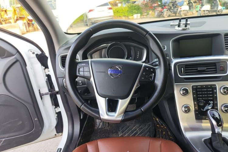 Used Volvo S60 2016 S60L T4 Zhiyuan Edition Steering Wheel