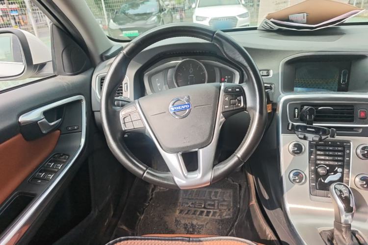 Used Volvo S60 2016 S60L T4 Zhiyuan Edition Steering Wheel
