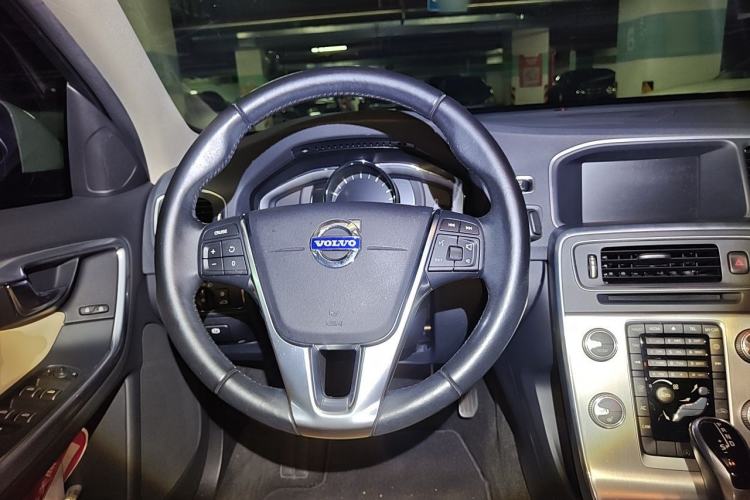 Used Volvo S60 2016 S60L T4 Zhiyuan Edition Steering Wheel