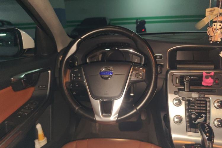 Used Volvo S60 2016 S60L T4 Zhiyuan Edition Steering Wheel