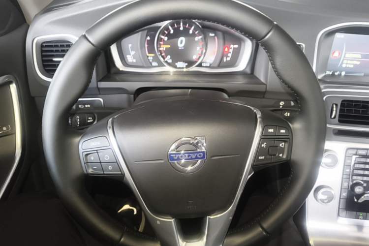 Used Volvo S60 2016 S60L T4 Zhiyuan Edition Steering Wheel
