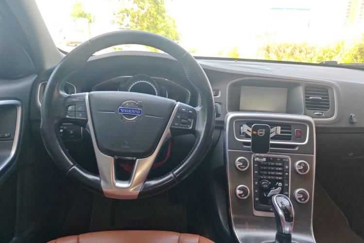 Used Volvo S60 2016 S60L T5 Intelligent Drive Edition Steering Wheel