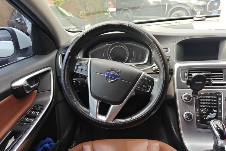 Used Volvo S60 2016 S60L T5 Intelligent Drive Edition Steering Wheel