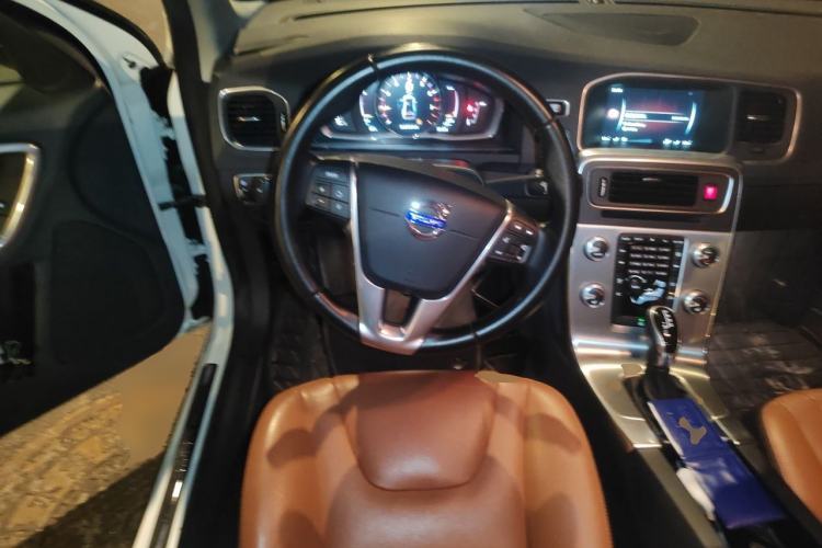 Used Volvo S60 2016 S60L T4 Zhiyuan Edition Steering Wheel