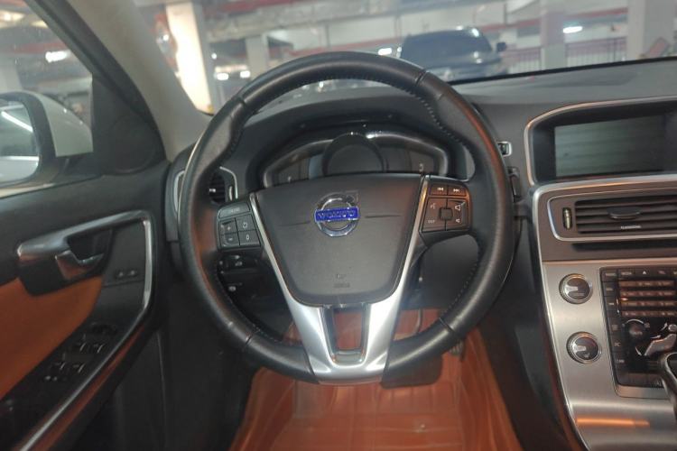 Used Volvo S60 2016 S60L T4 Zhiyuan Edition Steering Wheel