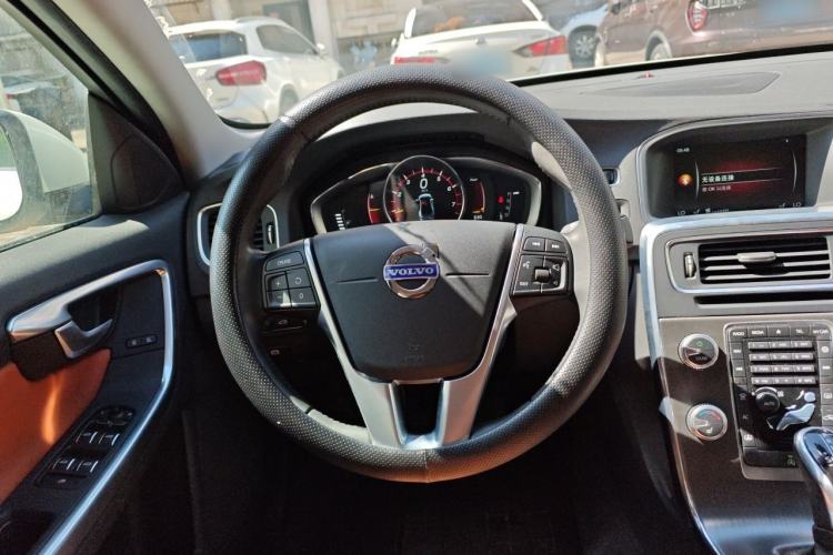 Used Volvo S60 2016 S60L T5 Intelligent Drive Edition Steering Wheel