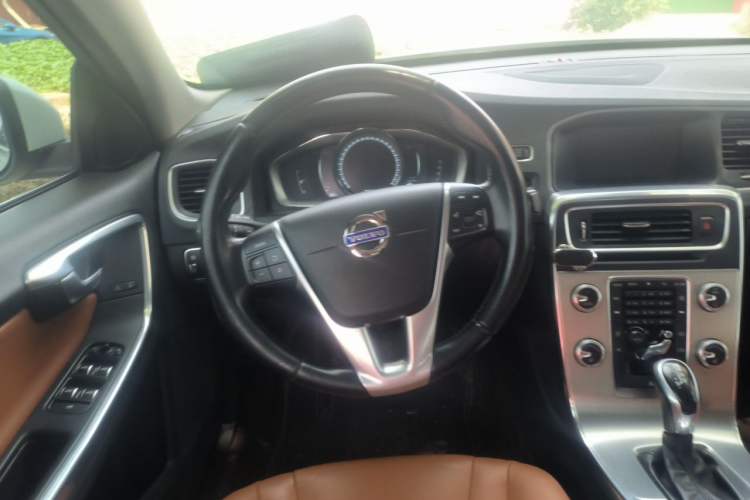 Used Volvo S60 2016 S60L T4 Zhiyuan Edition Steering Wheel