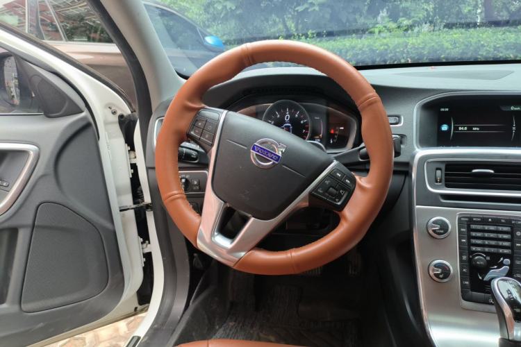 Used Volvo S60 2016 S60L T4 Zhiyuan Edition Steering Wheel