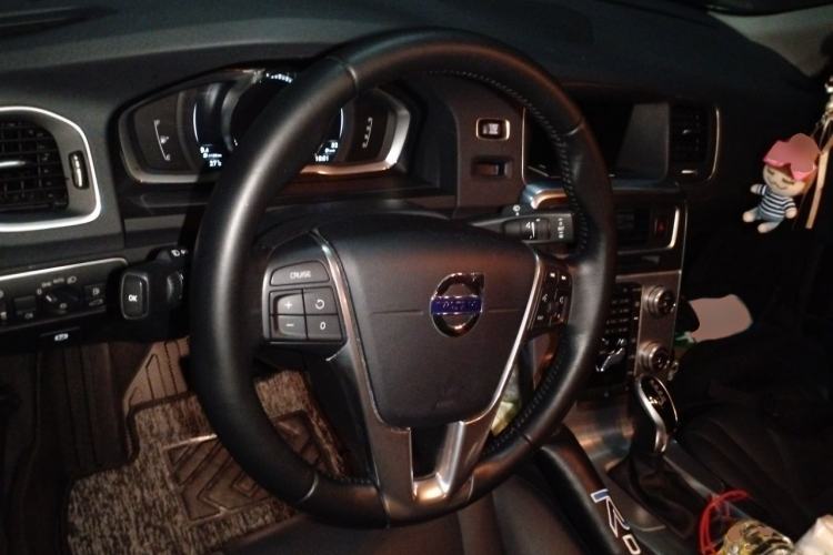 Used Volvo S60 2016 S60L T4 Zhiyuan Edition Steering Wheel