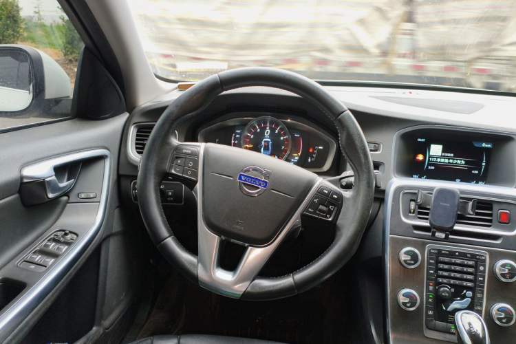 Used Volvo S60 2016 S60L T5 Intelligent Drive Edition Steering Wheel