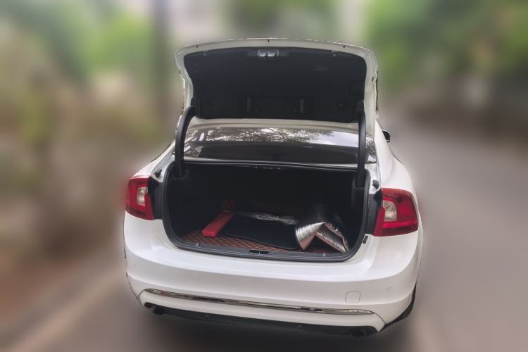 Used Volvo S60 2016 S60L T4 Zhiyuan Edition Trunk