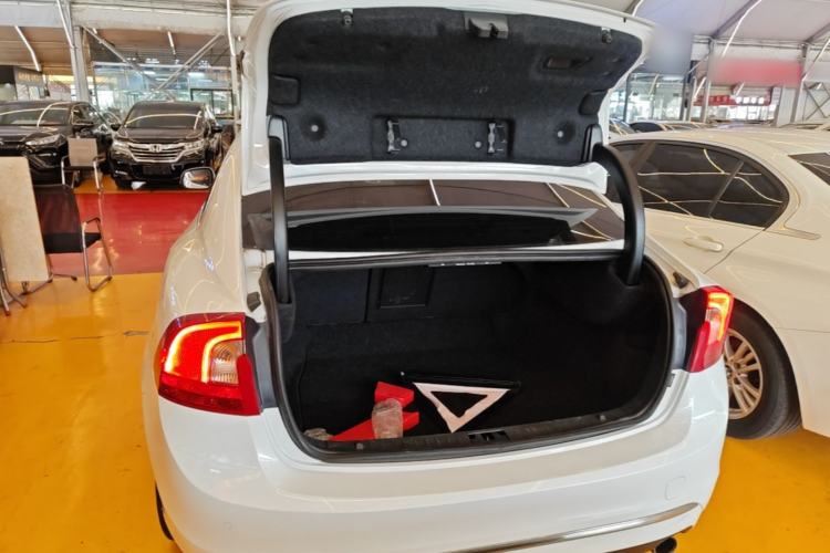 Used Volvo S60 2016 S60L T4 Zhiyuan Edition Trunk