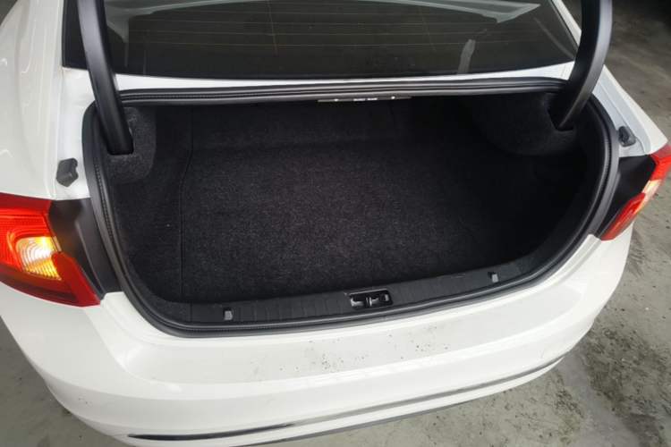 Used Volvo S60 2016 S60L T4 Zhiyuan Edition Trunk