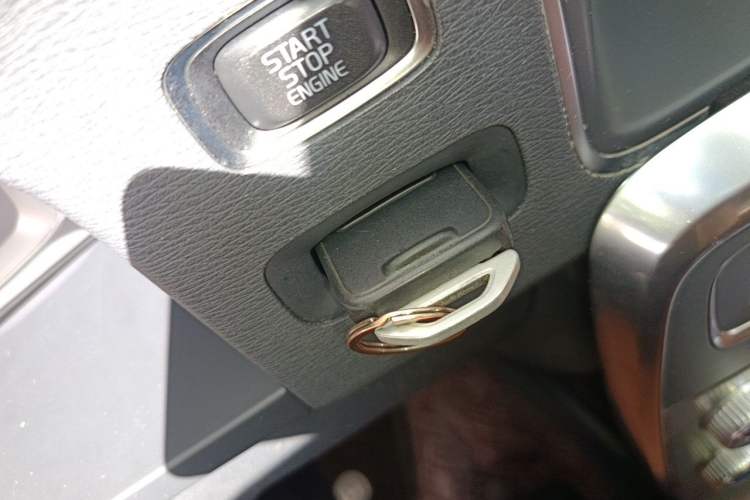 Used Volvo S60 2016 S60L T4 Zhiyuan Edition Vehicle Key