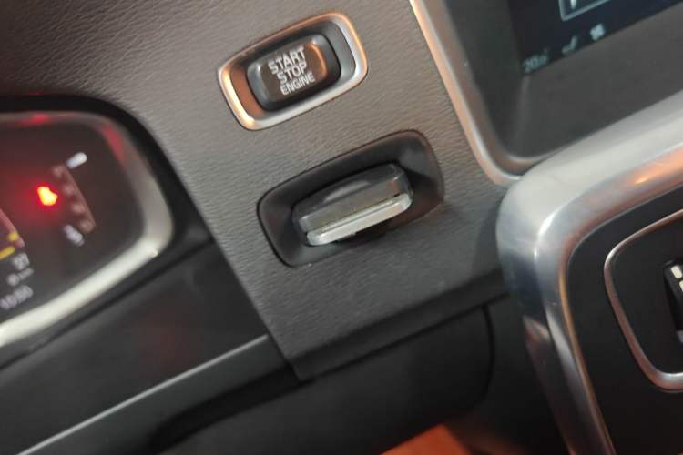 Used Volvo S60 2016 S60L T4 Zhiyuan Edition Vehicle Key