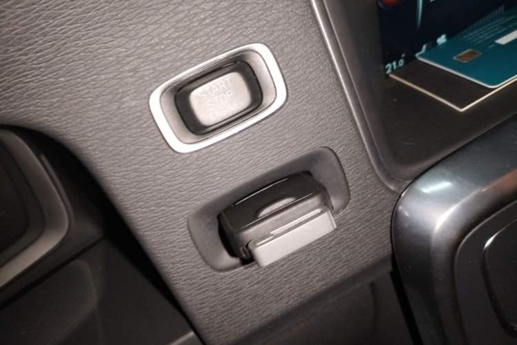 Used Volvo S60 2016 S60L T4 Zhiyuan Edition Vehicle Key