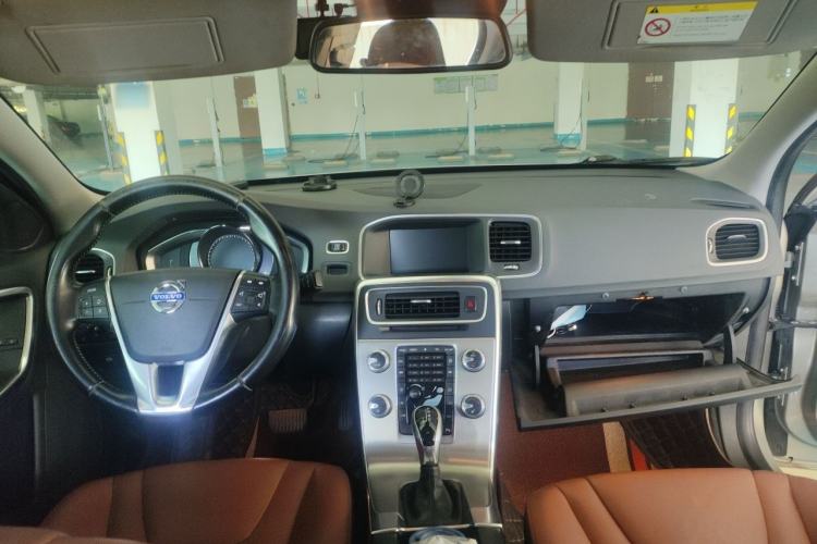 Used Volvo S60 2016 S60L T4 Zhiyuan Edition Center Console