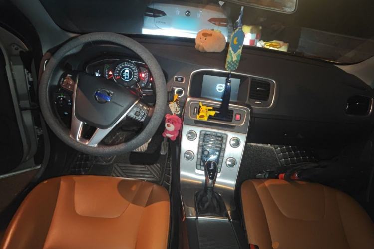 Used Volvo S60 2016 S60L T3 Smart Drive Edition Center Console