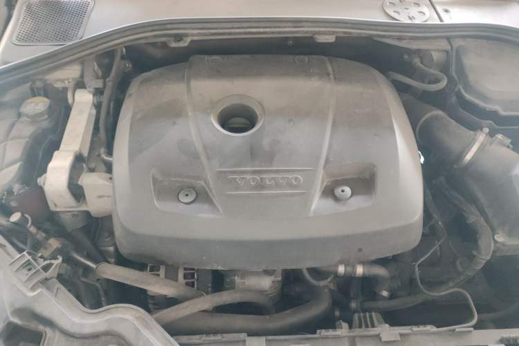 Used Volvo S60 2016 S60L T4 Zhiyuan Edition Engine Bay