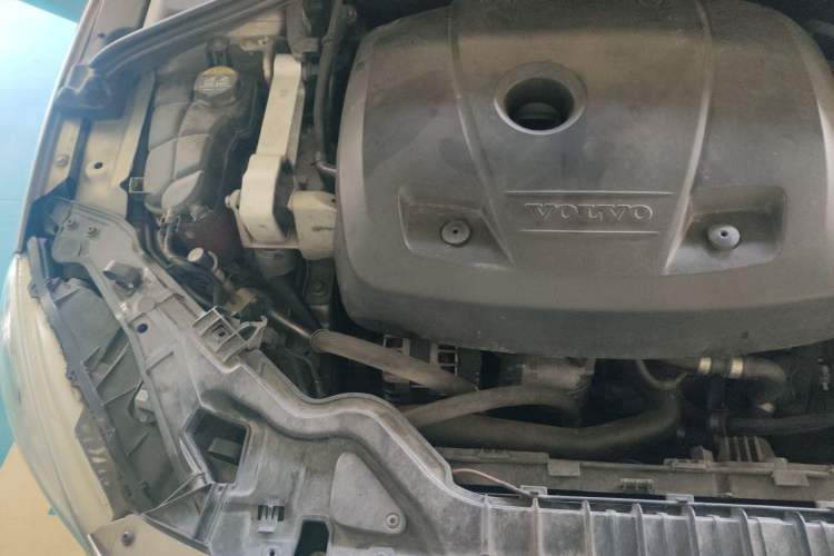 Used Volvo S60 2016 S60L T4 Zhiyuan Edition Engine Bay Right