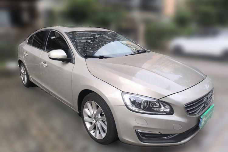 Used Volvo S60 2016 S60L T4 Zhiyuan Edition Front Right 45 Deg