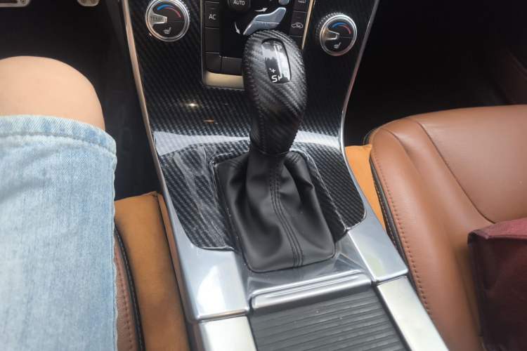Used Volvo S60 2016 S60L T4 Zhiyuan Edition Gear Lever