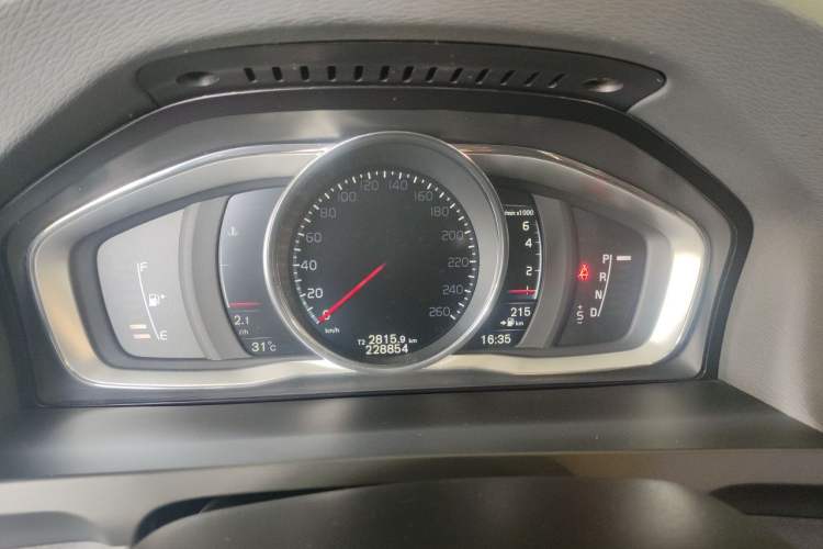 Used Volvo S60 2016 S60L T4 Zhiyuan Edition Instrument Cluster