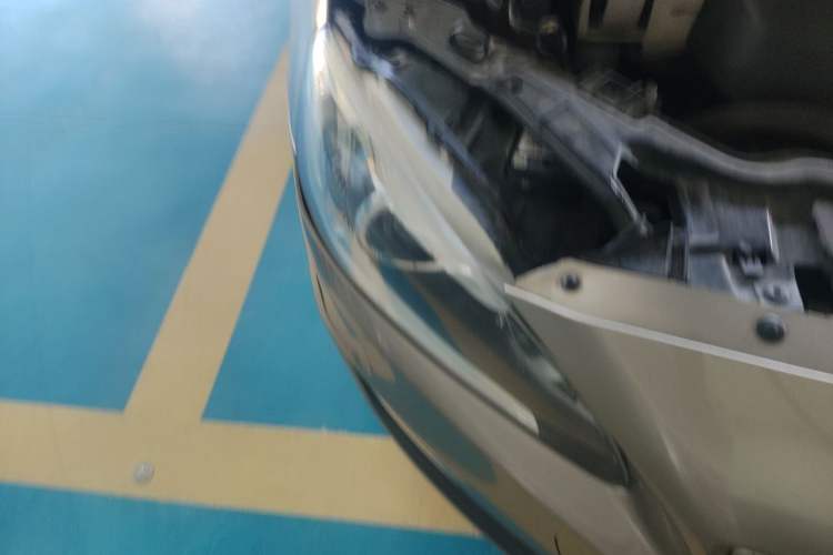 Used Volvo S60 2016 S60L T4 Zhiyuan Edition Right Front Headlight