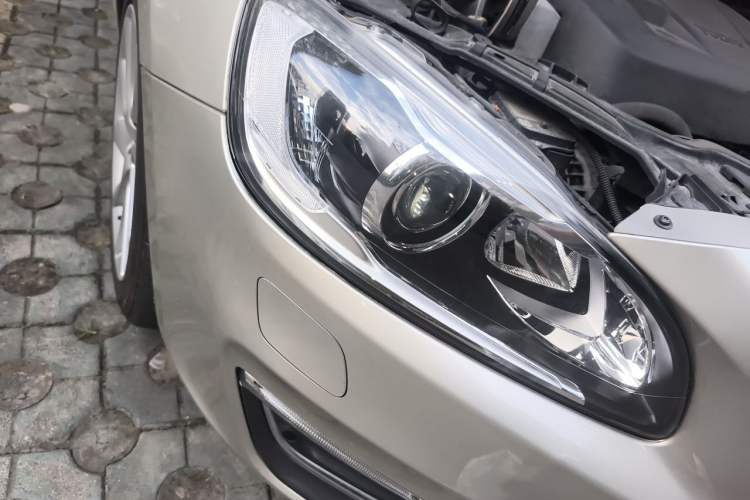 Used Volvo S60 2016 S60L T4 Zhiyuan Edition Right Front Headlight