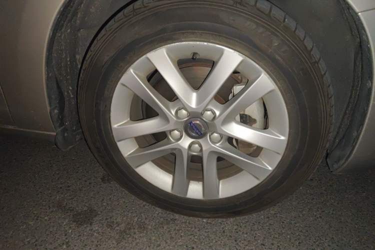 Used Volvo S60 2016 S60L T3 Smart Drive Edition Right Front Wheel Hub