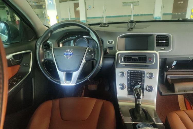 Used Volvo S60 2016 S60L T4 Zhiyuan Edition Steering Wheel