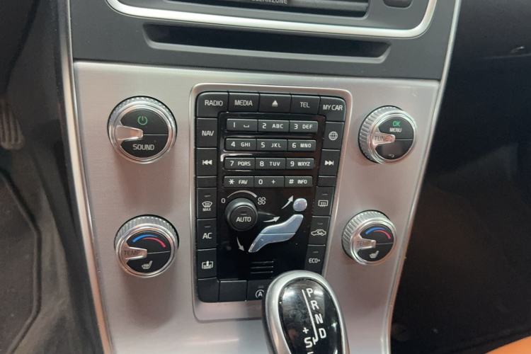 Used Volvo S60 2017 S60L T5 Intelligent Drive Edition Audio And AC Panel