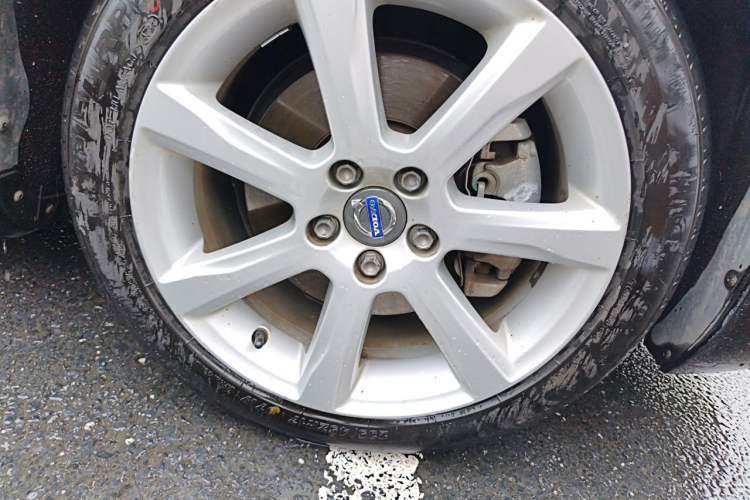 Used Volvo S60 2017 S60L T5 Intelligent Drive Edition Right Front Wheel Hub
