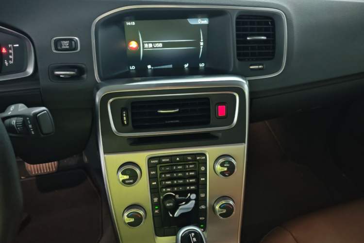 Used Volvo S60 2017 S60L T3 Smart Upgrade Edition Audio And AC Panel