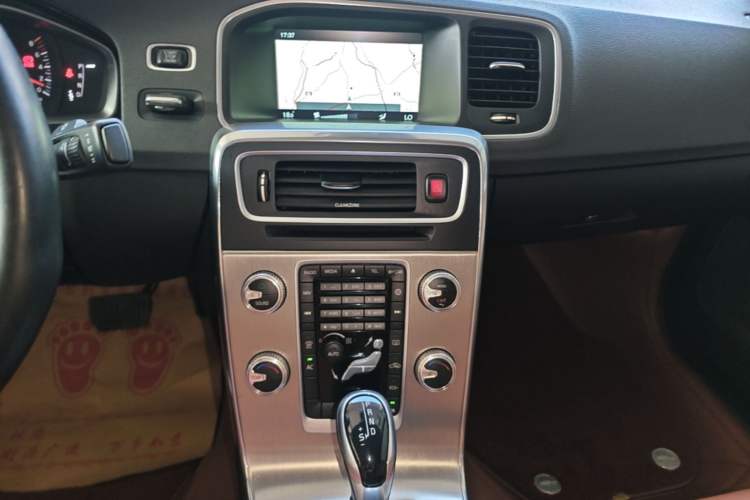 Used Volvo S60 2017 S60L T3 Smart Upgrade Edition Audio And AC Panel