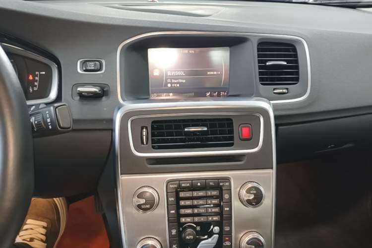 Used Volvo S60 2017 S60L T4 Smart Range Edition Audio And AC Panel