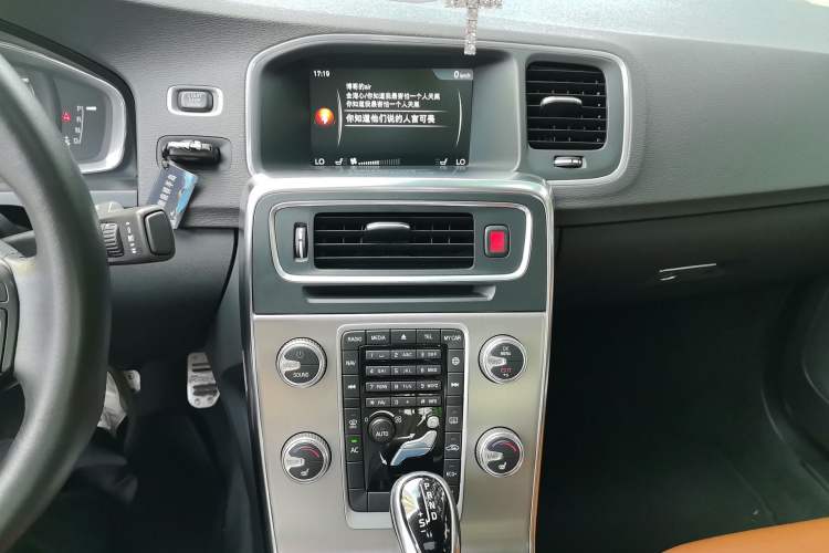 Used Volvo S60 2017 S60L T4 Smart Range Edition Audio And AC Panel
