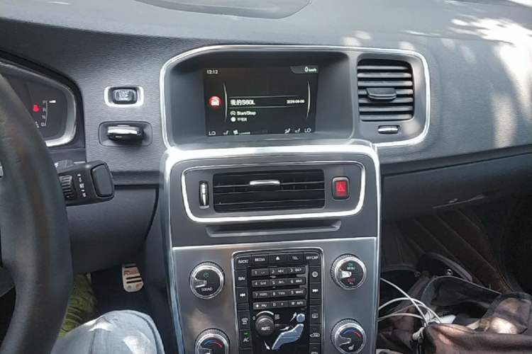 Used Volvo S60 2017 S60L T5 Intelligent Drive Edition Audio And AC Panel