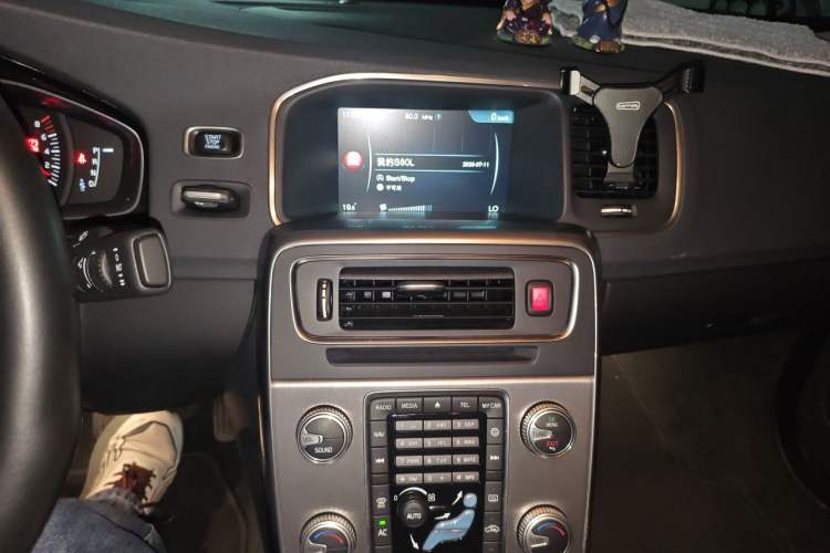Used Volvo S60 2017 S60L T3 Smart Upgrade Edition Audio And AC Panel