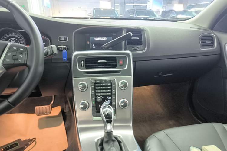 Used Volvo S60 2017 S60L T3 Smart Upgrade Edition Audio And AC Panel
