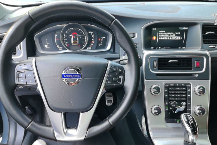 Used Volvo S60 2017 S60L T4 Smart Range Edition Center Console