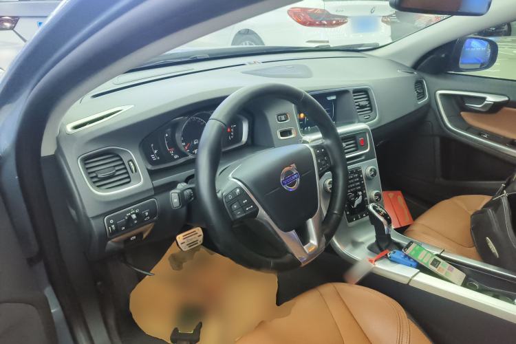 Used Volvo S60 2017 S60L T5 Zhiyue Edition Center Console