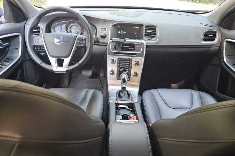 Used Volvo S60 2017 S60L T3 Smart Upgrade Edition Center Console