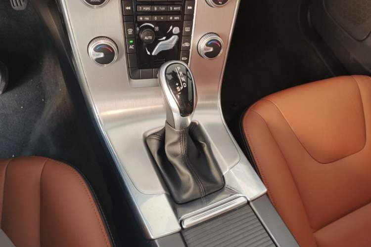 Used Volvo S60 2017 S60L T3 Smart Upgrade Edition Gear Lever