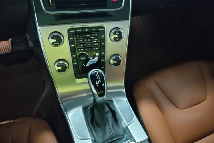 Used Volvo S60 2017 S60L T3 Smart Upgrade Edition Gear Lever
