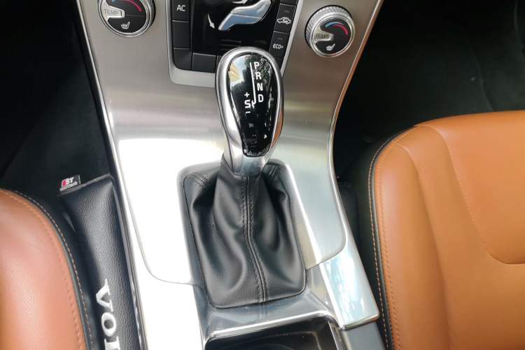Used Volvo S60 2017 S60L T4 Smart Range Edition Gear Lever