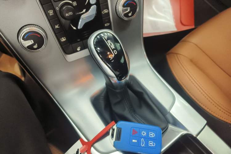Used Volvo S60 2017 S60L T5 Zhiyue Edition Gear Lever
