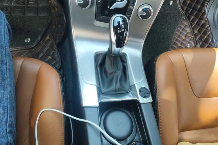 Used Volvo S60 2017 S60L T3 Smart Upgrade Edition Gear Lever