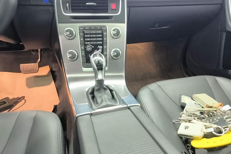 Used Volvo S60 2017 S60L T3 Smart Upgrade Edition Gear Lever