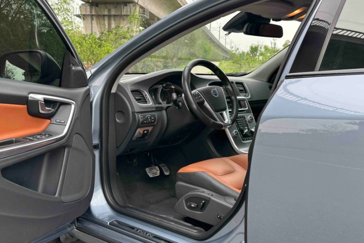 Used Volvo S60 2017 S60L T5 Zhiyue Edition Interior 4